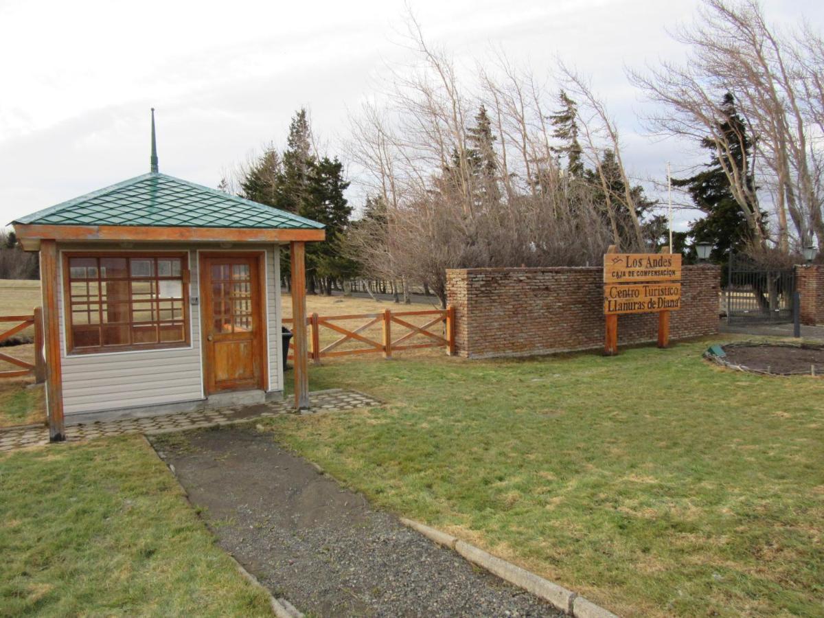 Hotel Y Cabanas Llanuras De Diana - Caja Los Andes Puerto Natales Bagian luar foto